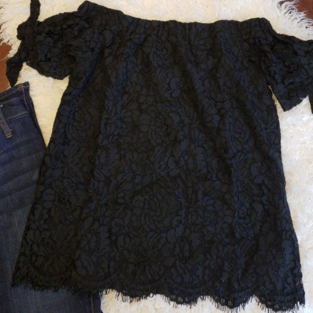 Miss Cheivous Lace Off the Shoulder